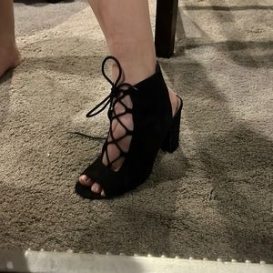Bootie chunck lace up heel
